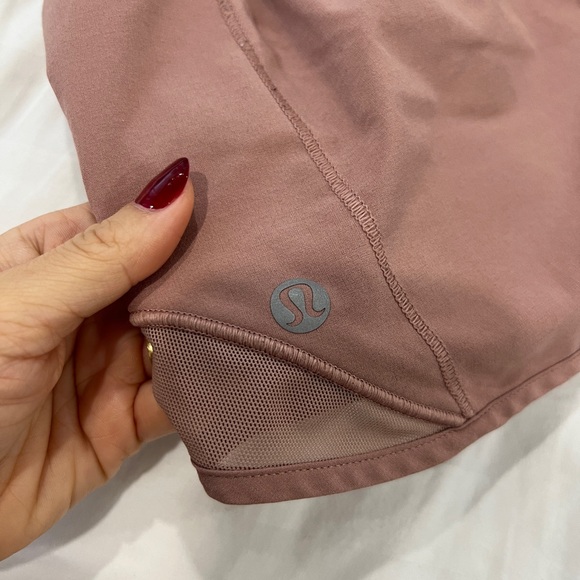 Lululemon Hotty Hot short 2.5” - Picture 8 of 9